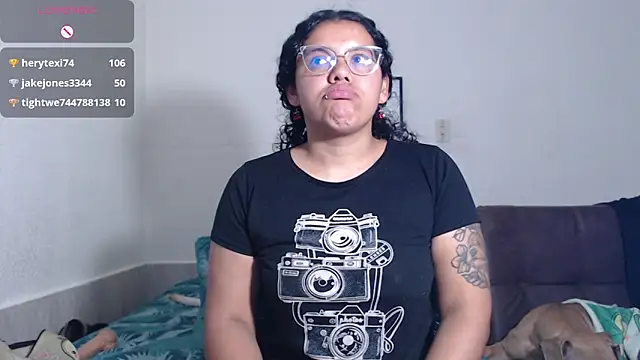 Snapshot of agata_22 chatting on June 8, 1:28 am agata 22 online show from June 8, 1:28 am