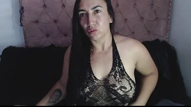 Snapshot of missbella1 chatting on April 7, 8:31 pm missbella1 online show from April 7, 8:31 pm