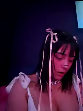Snapshot of mia_catt05 chatting on June 13, 5:27 am mia catt05 online show from June 13, 5:27 am