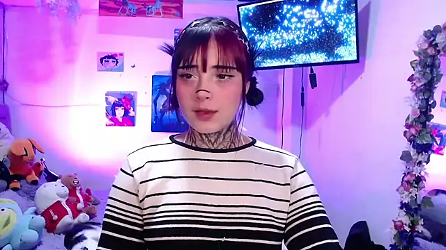 Snapshot of mia_catt05 chatting on July 18, 4:27 am mia catt05 online show from July 18, 4:27 am