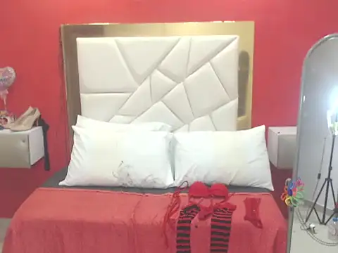 CanellaHotx online show from November 12, 9:47 pm