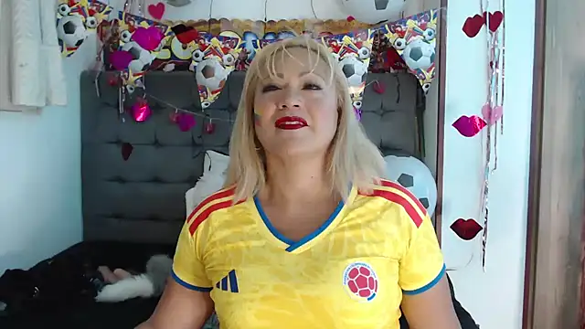 ChristinMooree online show from July 7, 3:16 pm