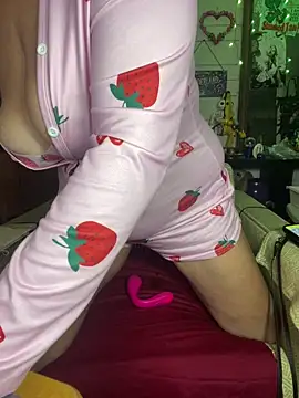 TrenaAnne online show from November 5, 4:18 pm