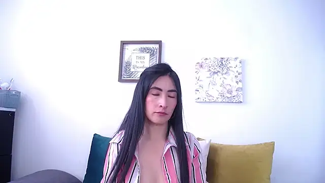 Snapshot of JainaRogers chatting on April 4, 5:54 pm JainaRogers online show from April 4, 5:54 pm