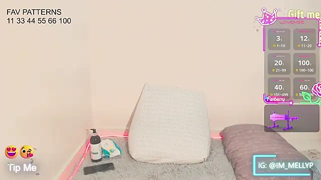 Snapshot of Mellyparker_ chatting on October 11, 3:21 pm Mellyparker online show from October 11, 3:21 pm