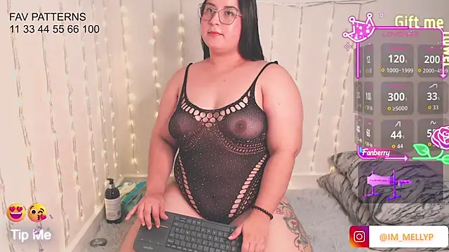 Snapshot of Mellyparker_ chatting on December 17, 3:07 pm Mellyparker online show from December 17, 3:07 pm