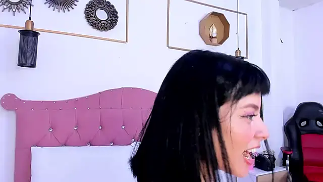 AnnieNasty online show from January 17, 2:50 pm