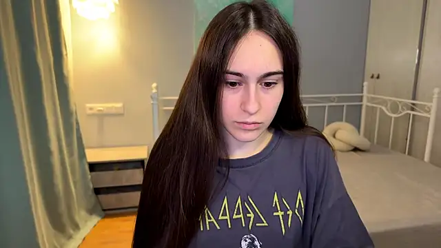 AliceKolltt online show from July 11, 7:05 pm