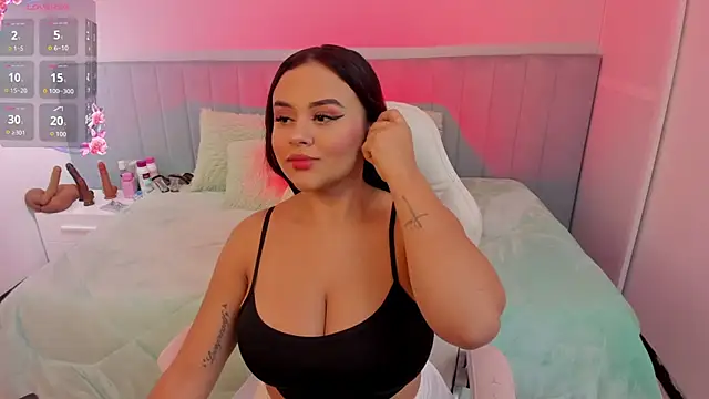 Snapshot of katia_bigboobs1 chatting on October 1, 9:15 am katia bigboobs1 online show from October 1, 9:15 am