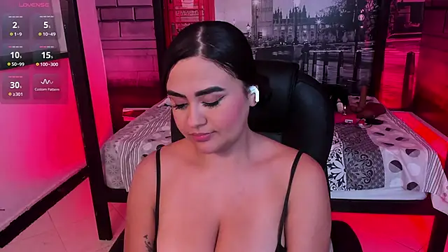 Snapshot of katia_bigboobs1 chatting on April 16, 10:12 pm katia bigboobs1 online show from April 16, 10:12 pm