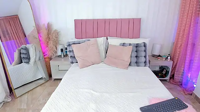 Snapshot of kath_rosee1 chatting on February 9, 8:24 pm kath rosee1 online show from February 9, 8:24 pm