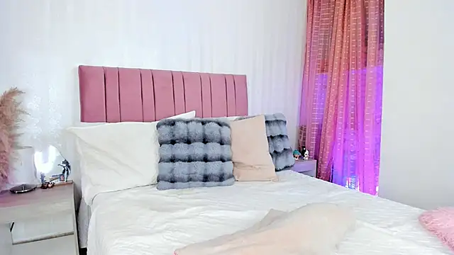 Snapshot of kath_rosee1 chatting on February 21, 3:01 am kath rosee1 online show from February 21, 3:01 am