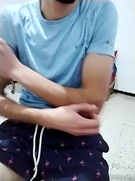 Snapshot of Zoro_23cm chatting on November 16, 10:37 pm Zoro 23cm online show from November 16, 10:37 pm