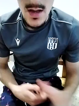 Snapshot of Zoro_23cm chatting on November 18, 9:30 pm Zoro 23cm online show from November 18, 9:30 pm