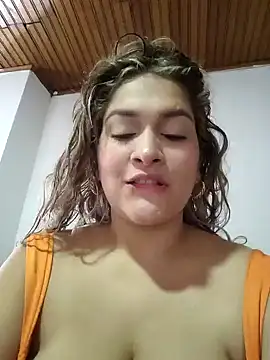 Sara smiiith211 online show from December 22, 2:06 pm