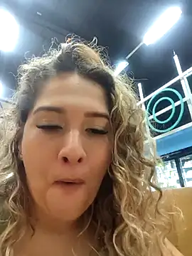 Sara smiiith211 online show from March 20, 10:18 pm