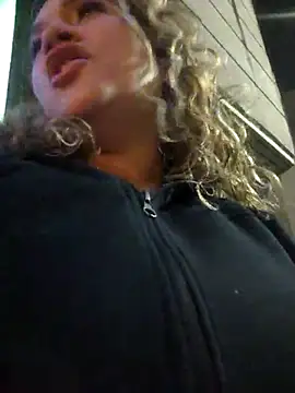 Sara smiiith211 online show from March 21, 3:44 am