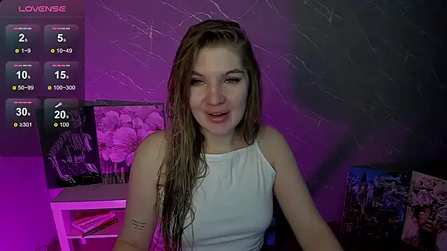 Snapshot of lily_williamss chatting on May 13, 11:55 pm lily williamss online show from May 13, 11:55 pm