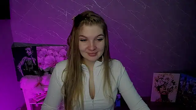 Snapshot of lily_williamss chatting on May 15, 11:01 pm lily williamss online show from May 15, 11:01 pm
