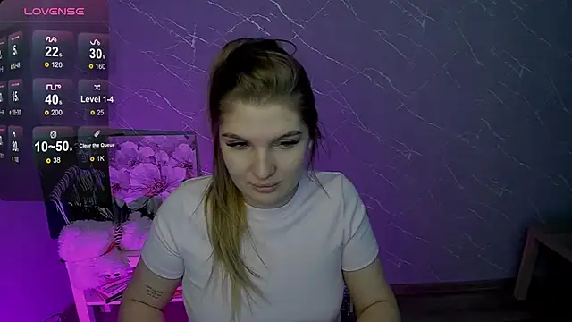 Snapshot of lily_williamss chatting on May 17, 12:56 pm lily williamss online show from May 17, 12:56 pm