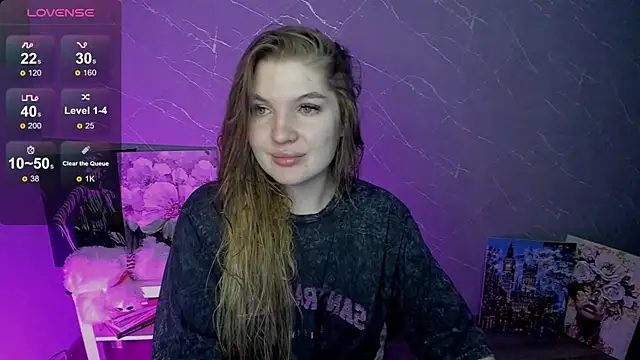 Snapshot of lily_williamss chatting on May 18, 1:02 am lily williamss online show from May 18, 1:02 am
