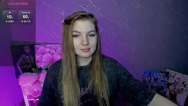 Snapshot of lily_williamss chatting on May 18, 4:07 am lily williamss online show from May 18, 4:07 am