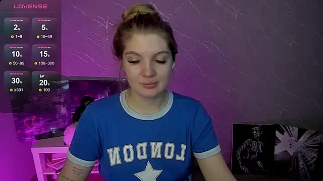 Snapshot of lily_williamss chatting on June 11, 12:32 am lily williamss online show from June 11, 12:32 am