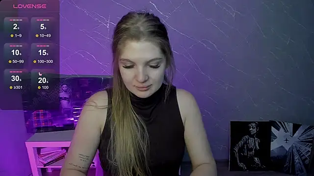 Snapshot of lily_williamss chatting on June 19, 12:04 am lily williamss online show from June 19, 12:04 am