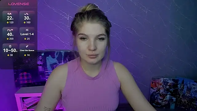 Snapshot of lily_williamss chatting on July 7, 11:53 pm lily williamss online show from July 7, 11:53 pm
