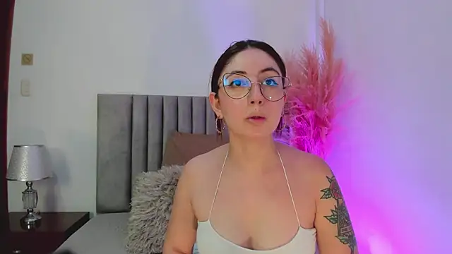 Snapshot of Emilywatsonn chatting on December 28, 12:13 pm Emilywatsonn online show from December 28, 12:13 pm