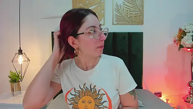 Snapshot of Emilywatsonn chatting on December 29, 2:10 pm Emilywatsonn online show from December 29, 2:10 pm