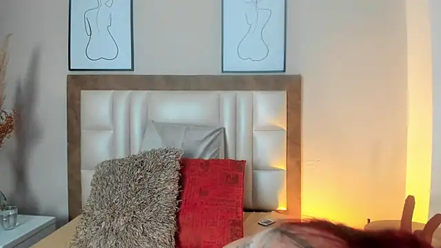 Snapshot of Emilywatsonn chatting on January 2, 2:24 pm Emilywatsonn online show from January 2, 2:24 pm