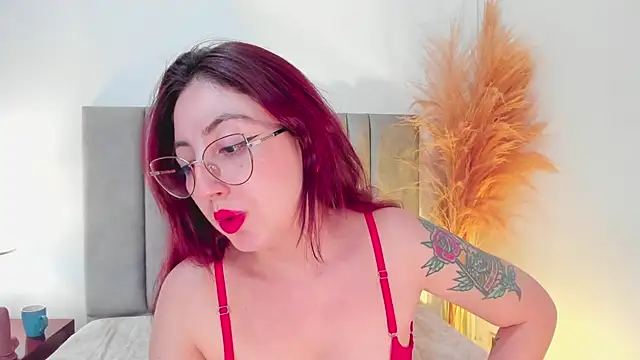 Snapshot of Emilywatsonn chatting on January 9, 2:51 pm Emilywatsonn online show from January 9, 2:51 pm