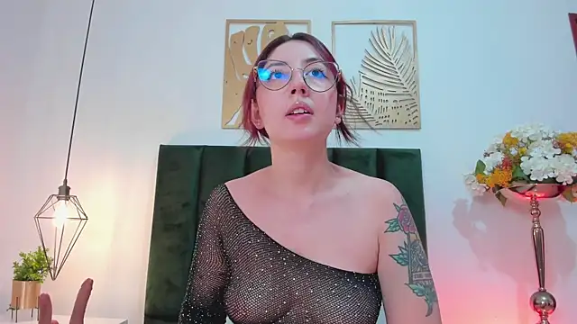 Snapshot of Emilywatsonn chatting on January 11, 12:18 pm Emilywatsonn online show from January 11, 12:18 pm