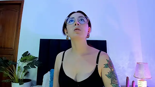Snapshot of Emilywatsonn chatting on January 16, 11:48 am Emilywatsonn online show from January 16, 11:48 am