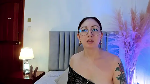 Snapshot of Emilywatsonn chatting on January 31, 11:46 am Emilywatsonn online show from January 31, 11:46 am