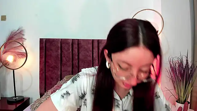 Snapshot of Emilywatsonn chatting on February 7, 11:45 am Emilywatsonn online show from February 7, 11:45 am