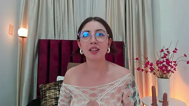 Snapshot of Emilywatsonn chatting on February 17, 11:34 am Emilywatsonn online show from February 17, 11:34 am