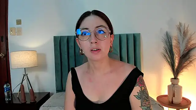 Snapshot of Emilywatsonn chatting on March 4, 11:40 am Emilywatsonn online show from March 4, 11:40 am