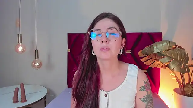 Snapshot of Emilywatsonn chatting on March 8, 12:33 am Emilywatsonn online show from March 8, 12:33 am