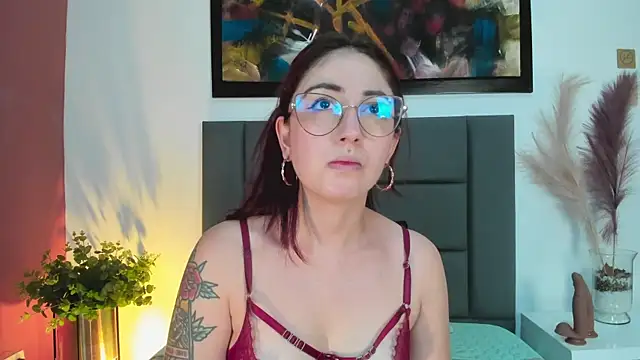 Snapshot of Emilywatsonn chatting on September 16, 12:22 am Emilywatsonn online show from September 16, 12:22 am