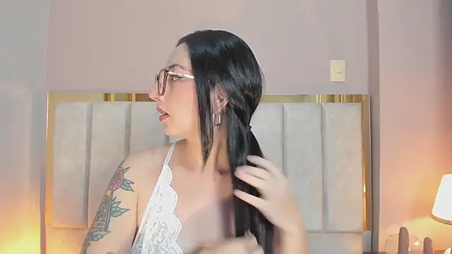 Emilywatsonn online show from March 12, 12:28 am