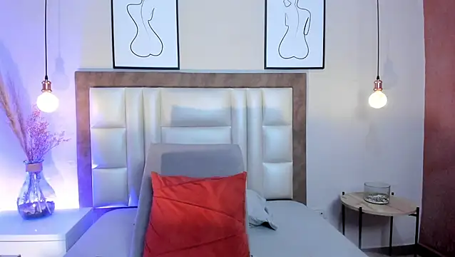 Emilywatsonn online show from June 8, 12:16 pm