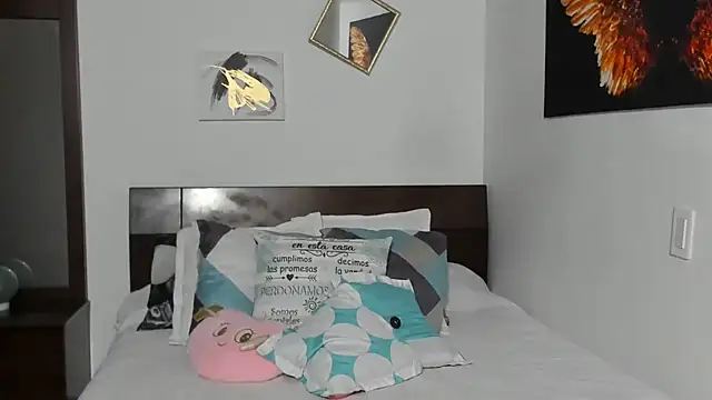 Snapshot of EmilyPeytonn chatting on January 15, 11:00 am EmilyPeytonn online show from January 15, 11:00 am
