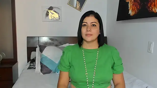 Snapshot of EmilyPeytonn chatting on January 15, 8:26 pm EmilyPeytonn online show from January 15, 8:26 pm