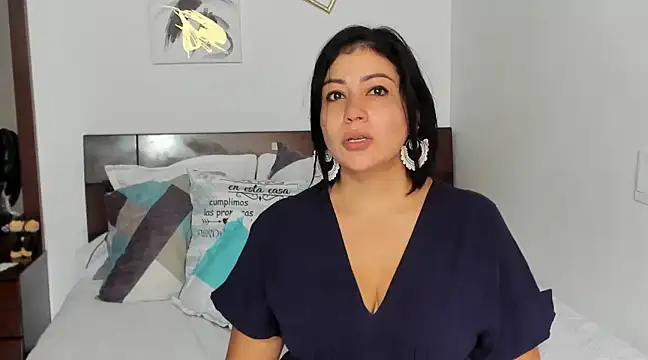 Snapshot of EmilyPeytonn chatting on January 21, 3:21 pm EmilyPeytonn online show from January 21, 3:21 pm