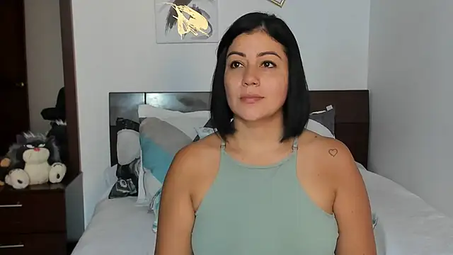 Snapshot of EmilyPeytonn chatting on January 22, 6:41 pm EmilyPeytonn online show from January 22, 6:41 pm