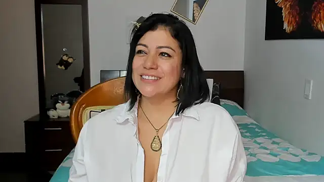 Snapshot of EmilyPeytonn chatting on February 8, 6:44 pm EmilyPeytonn online show from February 8, 6:44 pm