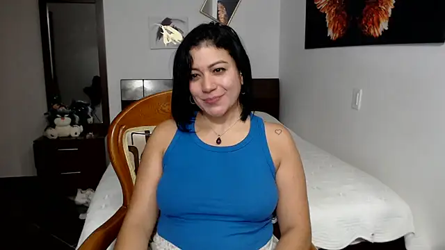 Snapshot of EmilyPeytonn chatting on February 24, 10:03 pm EmilyPeytonn online show from February 24, 10:03 pm