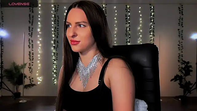 Alicia x art online show from September 25, 7:34 am